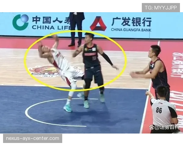 假摔判罚怎么判?篮球规则解析与适用场景说明 假摔判罚怎么判?篮球规则解析与适用场景说明
